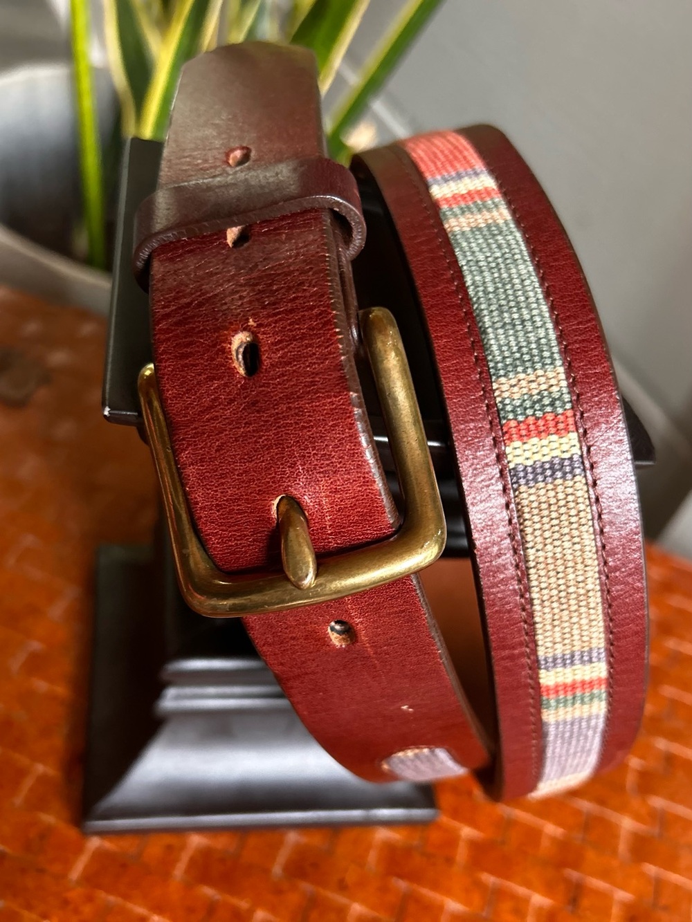 Duluth Trading Company Men’s Belt Size 46 Brown Leather Woven Stripe Brass Aztec